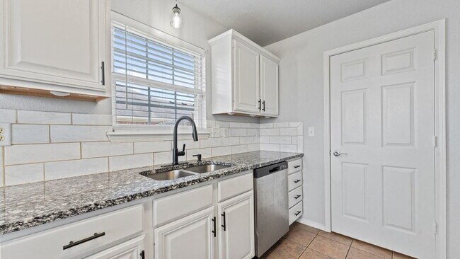 Foto del edificio - "Charming 3-Bed, 2-Bath Home in Centerton – Your Cozy Retreat Awaits!"