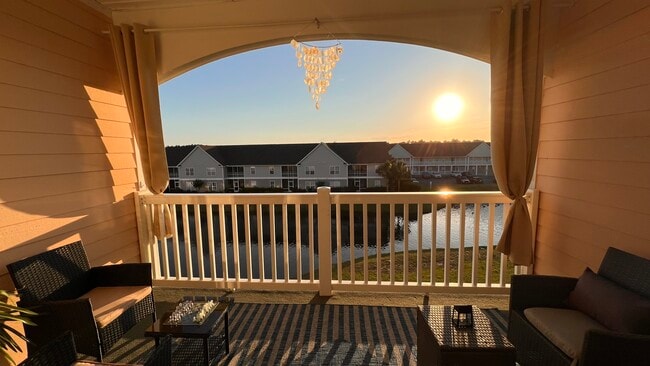 Balcony with view of the lake - 3973 Forsythia Ct