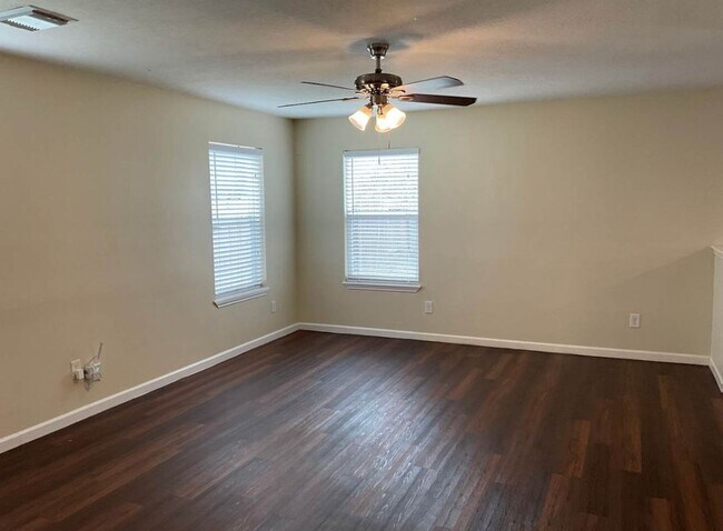 Foto del edificio - 13206 Ambrose Drive
