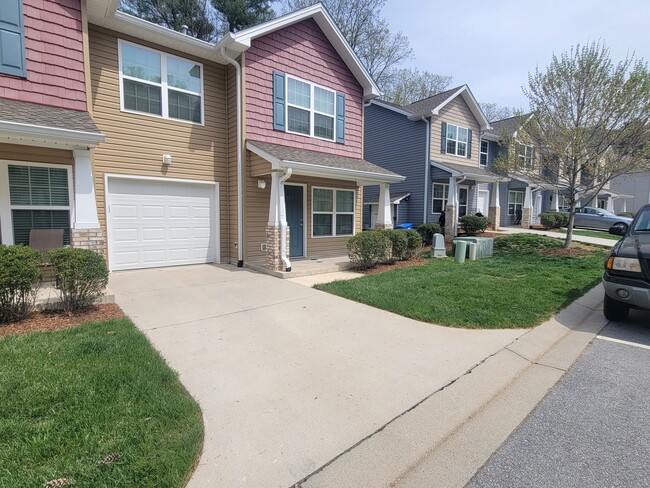 1 car garage + driveway parking - 167 Alpine Ridge Dr