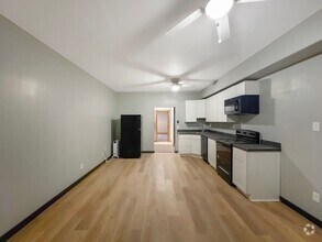 Building Photo - 600 Edgewood Rd