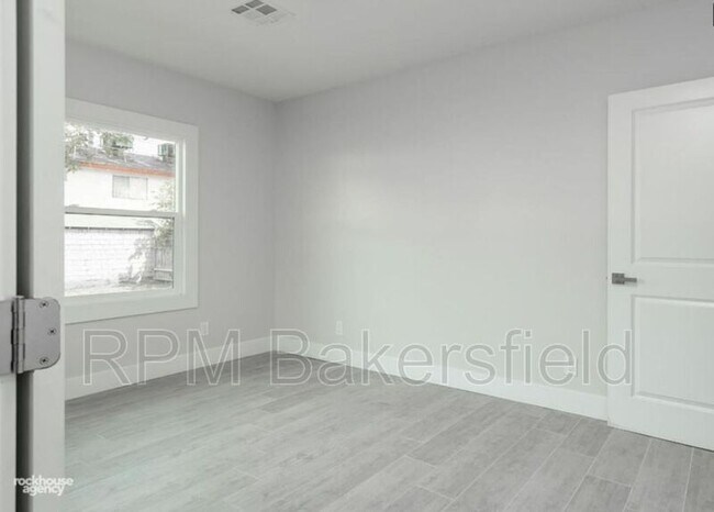 Building Photo - 1116 C St