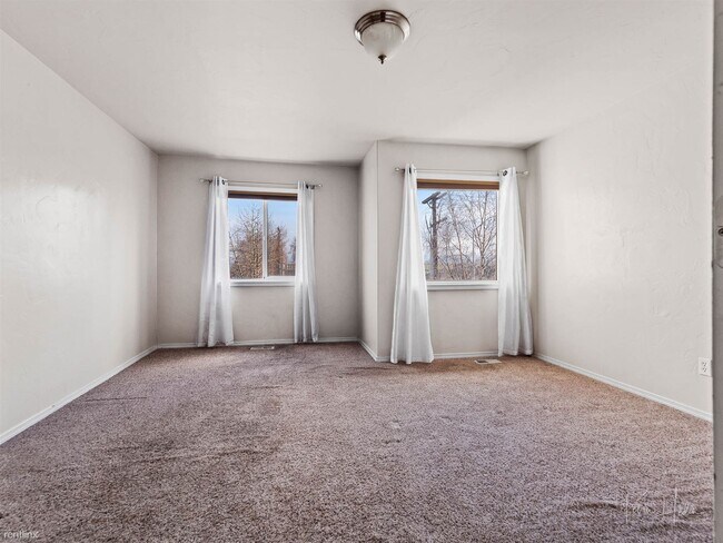 Building Photo - 3 br, 2.5 bath House - 5304 Arctic Blvd # 1