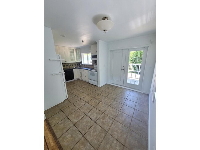 Building Photo - 15439 Oxenham Ave
