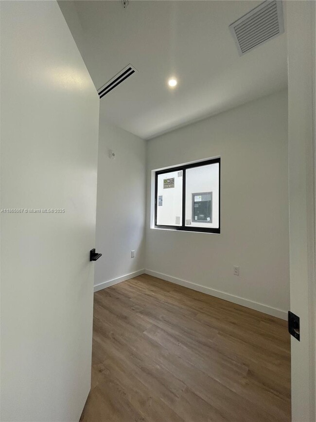 Foto del edificio - 85 NE 55th St