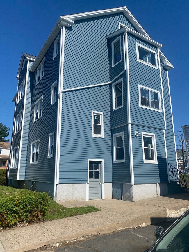 Foto del edificio - 1467 Corbin Ave