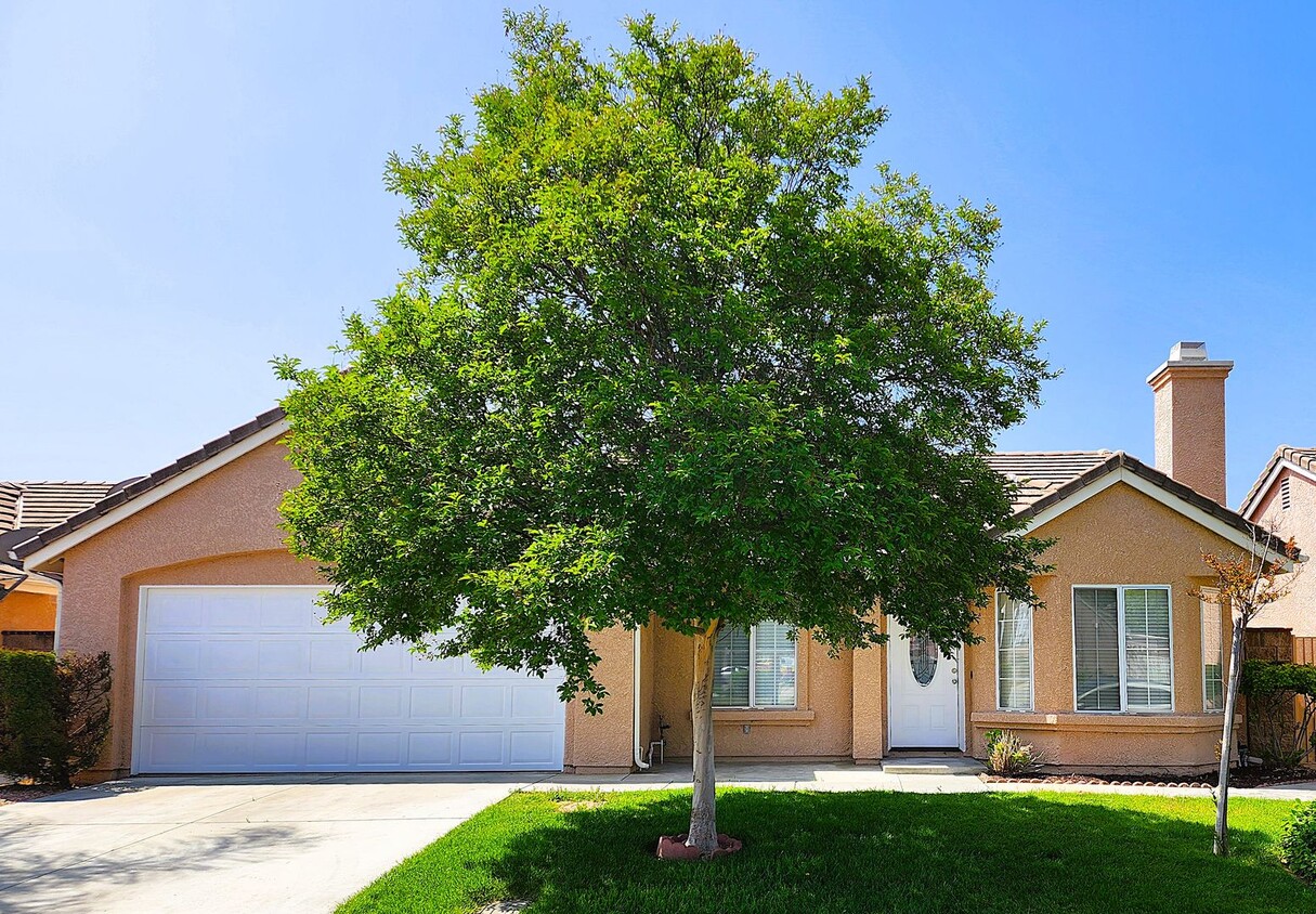 Foto principal - Updated Hemet Home, 2Bd, 2Ba, Bonus Room