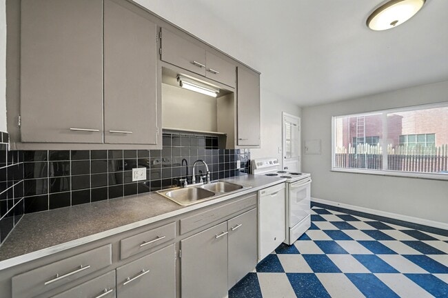 Building Photo - 1461 N Jasmine-2