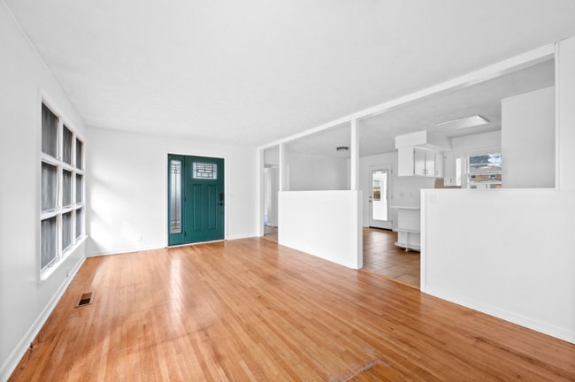 Building Photo - 504 Continental Dr