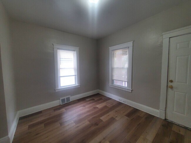 Foto del edificio - 3586 W 69th St