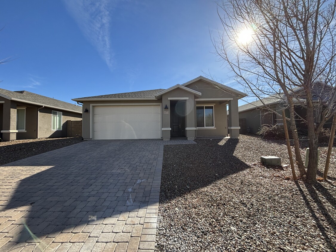 Foto principal - 1673 Stratford Pl