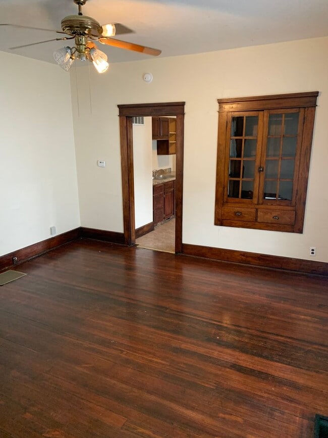 Building Photo - Great 4 Bed Home! Charming Original Wood F...