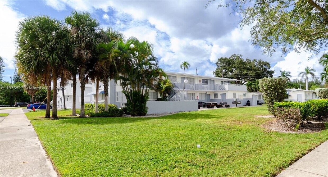 Foto principal - 1605 NE 126th St