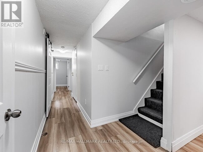 Building Photo - 129 Lupin Dr
