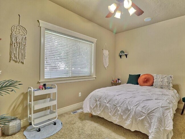 Foto del edificio - 2680 E Mahoney St
