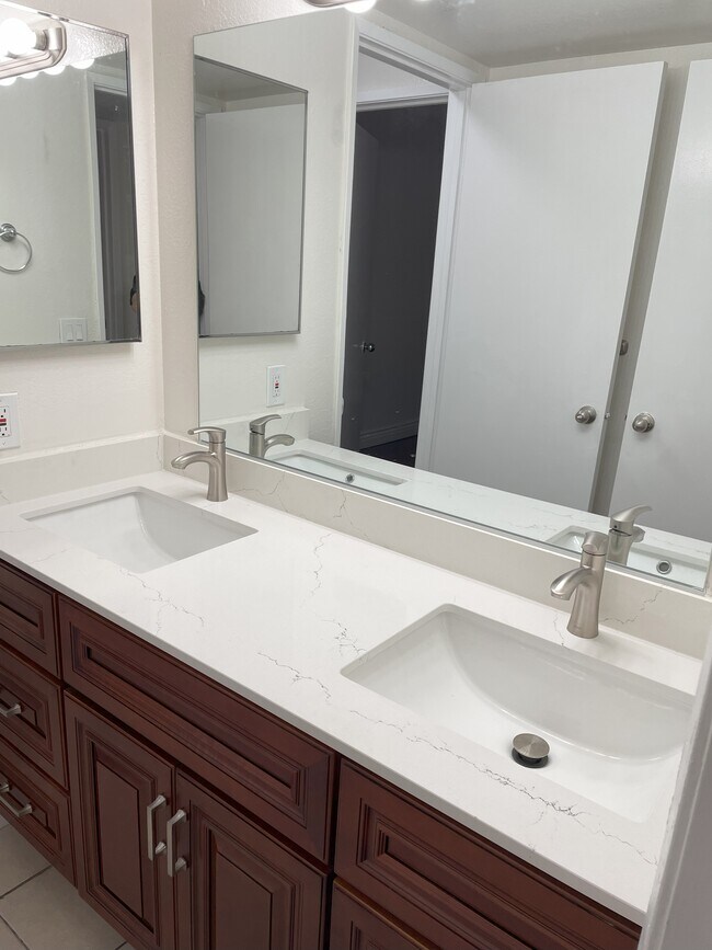 Building Photo - 287 Hackamore Cmn