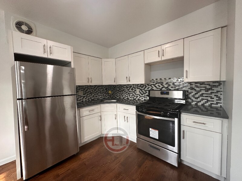Primary Photo - 445 E 179th St