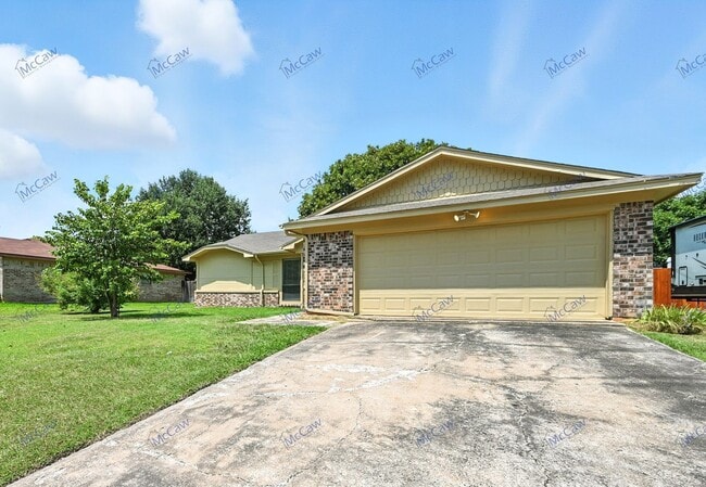 Building Photo - 1333 Mercedes St
