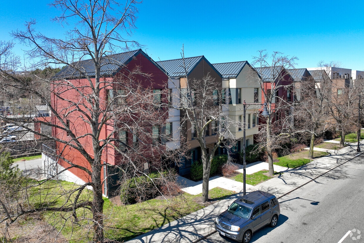 165 Hyde Park ave is located in Hyde Park. - Tilia