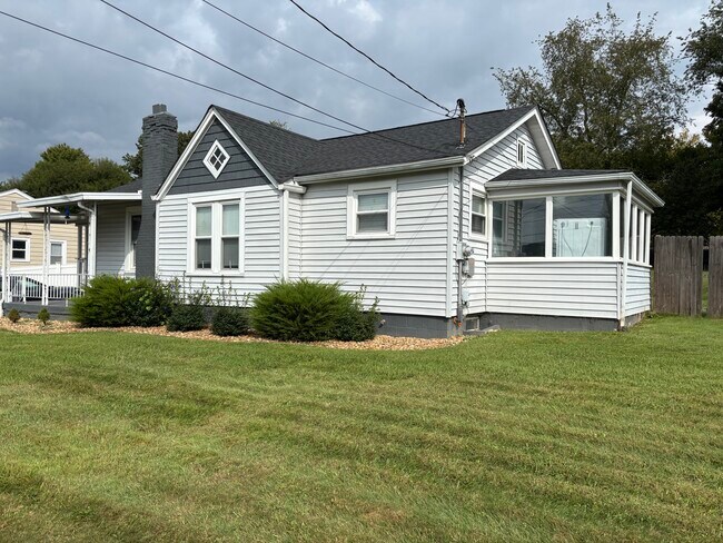 Foto del edificio - 2459 Bradley St