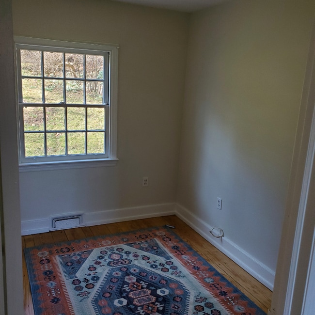 Building Photo - 1098 Creek Rd