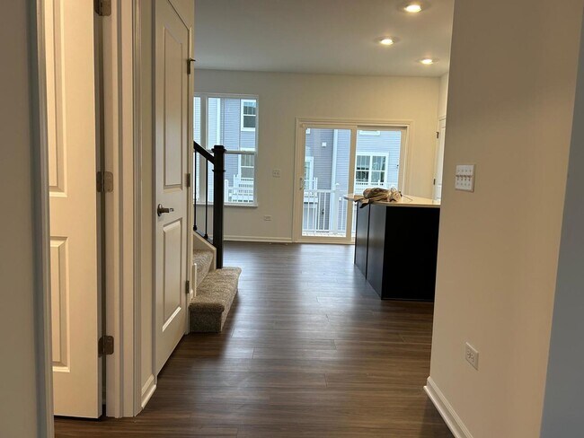 Building Photo - 560 Wolverine Dr