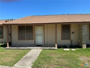 Building Photo - 1051 Country Club Dr