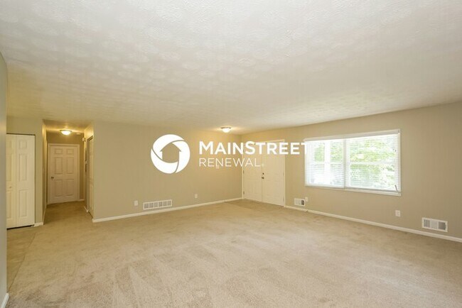 Building Photo - 3 Bedroom Pet-Friendly Home in Riverdale, ...