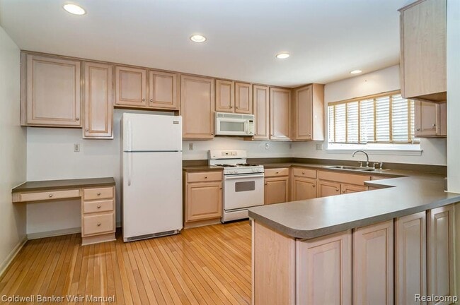 Building Photo - 41615 Glade Rd