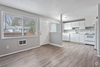 Building Photo - 9167 SE Clackamas Rd