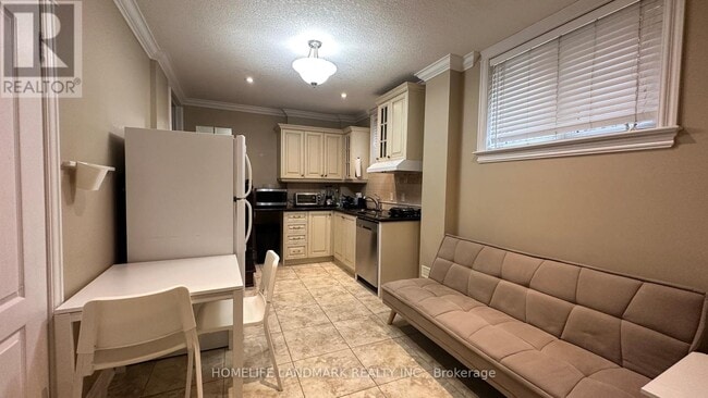 Building Photo - 202C Finch Ave E