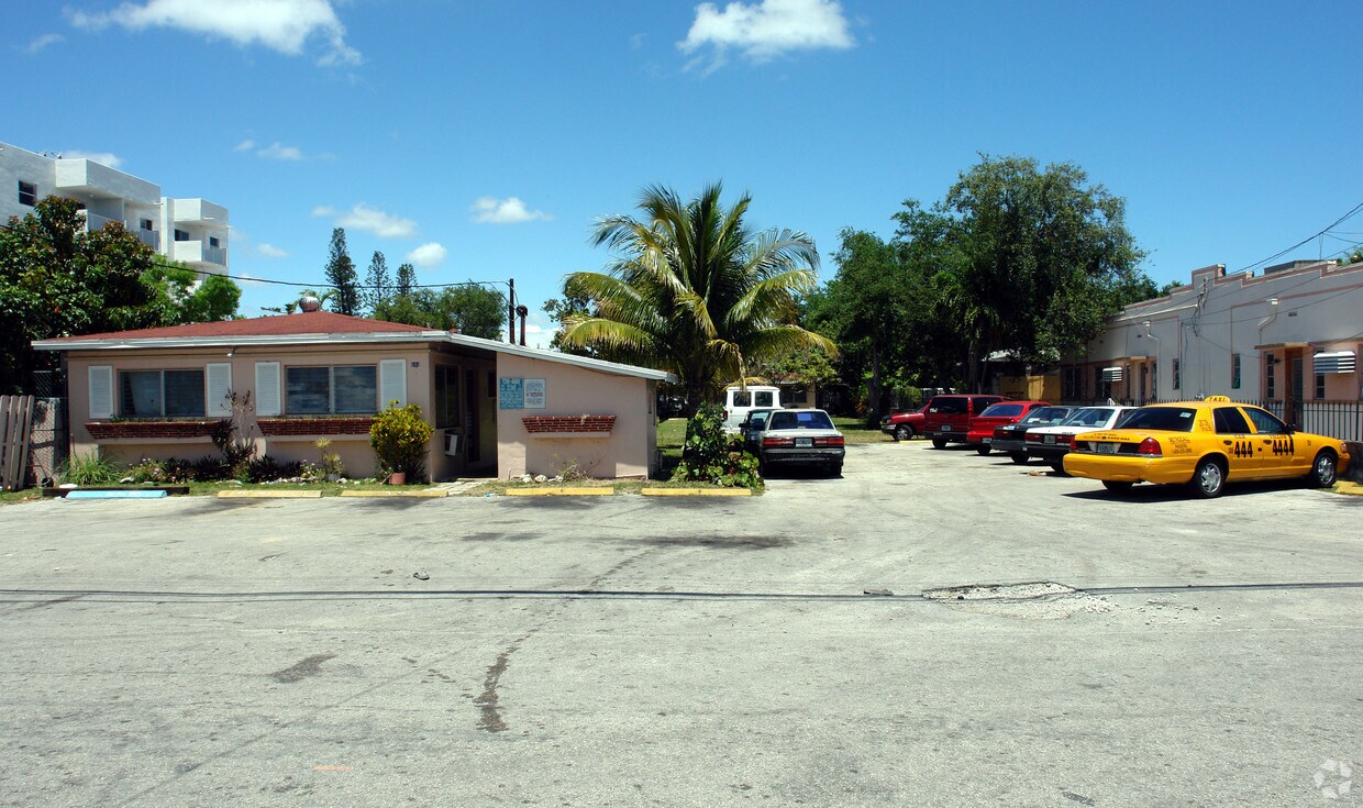 Foto del edificio - 699 NE 83rd Ter