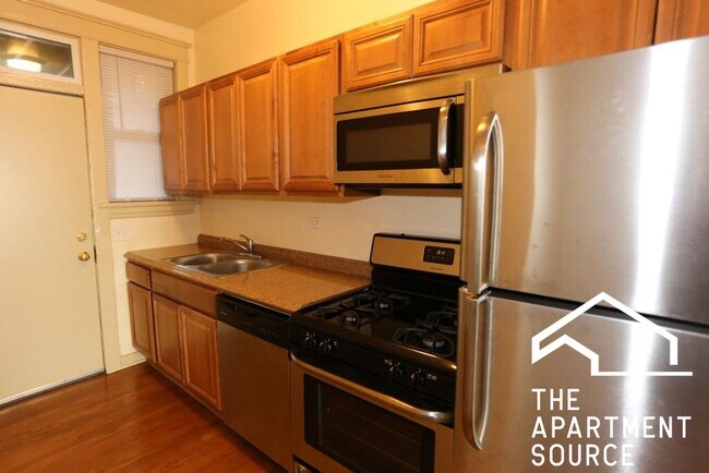 Building Photo - 4714 N Racine Ave