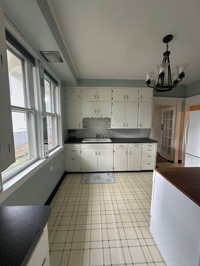 Building Photo - Single Family Home
