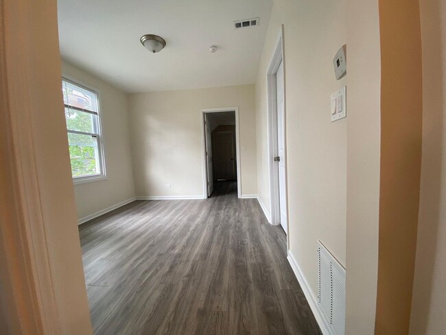 Foto del edificio - 3657 W Oakdale Ave