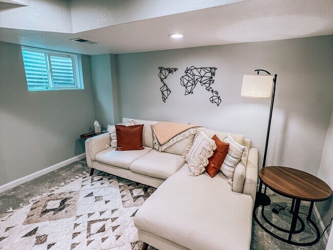 Foto del edificio - 3 Bedroom Townhome in Aurora