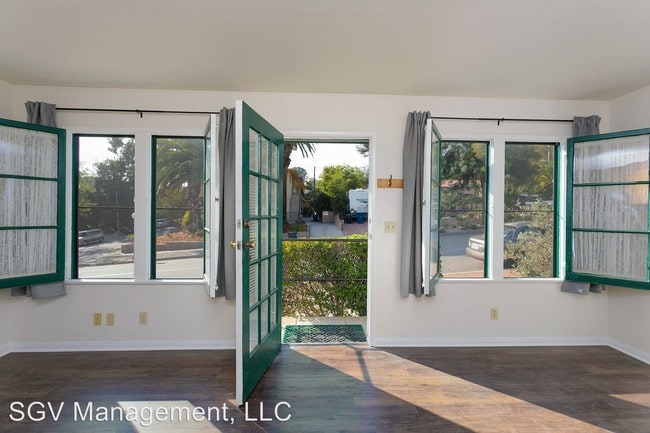Building Photo - Studio, 1 bath Apartment - 456 N Baldwin Ave