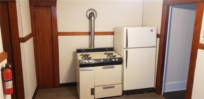 Building Photo - 36 Roberts St