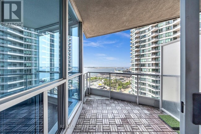 Building Photo - 218-1218 Queens Quay W
