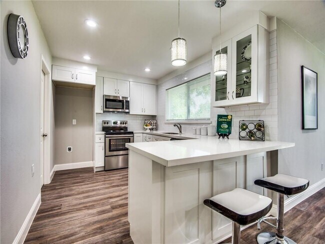 Building Photo - 3531 Hacienda Dr