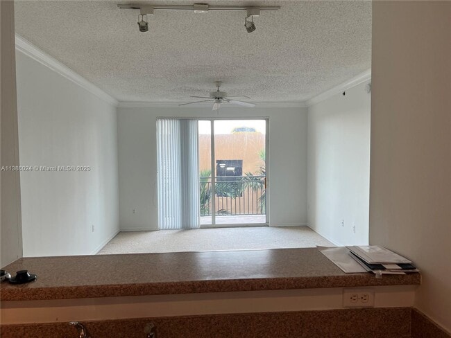 Building Photo - 616 Clearwater Park Rd