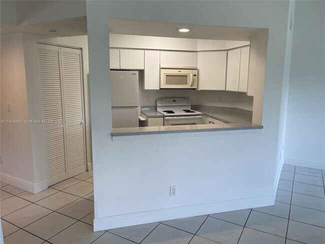 Foto del edificio - 8115 NW 17th Manor