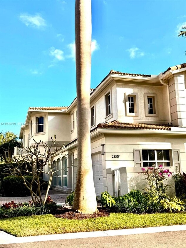 Foto principal - 21025 NE 38th Ave