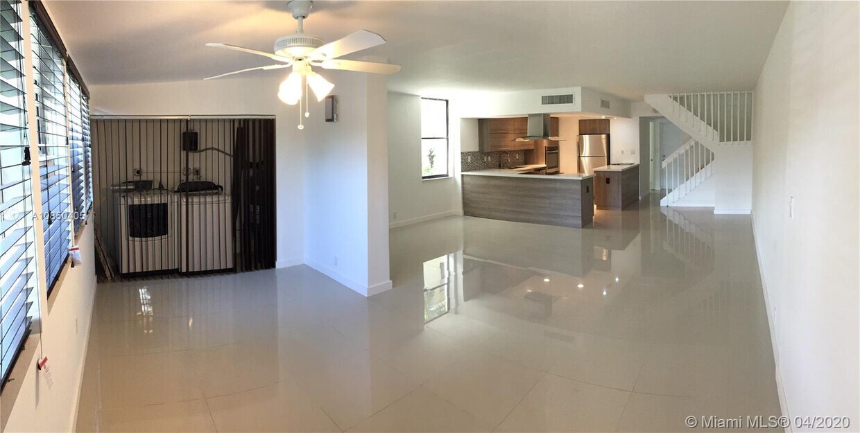 Primary Photo - 20350 W Country Club Dr