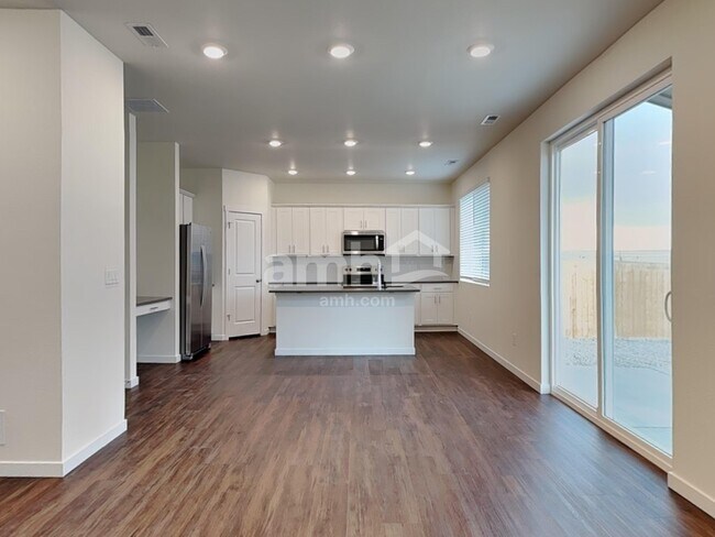 Building Photo - 11669 Logans Rdg Dr