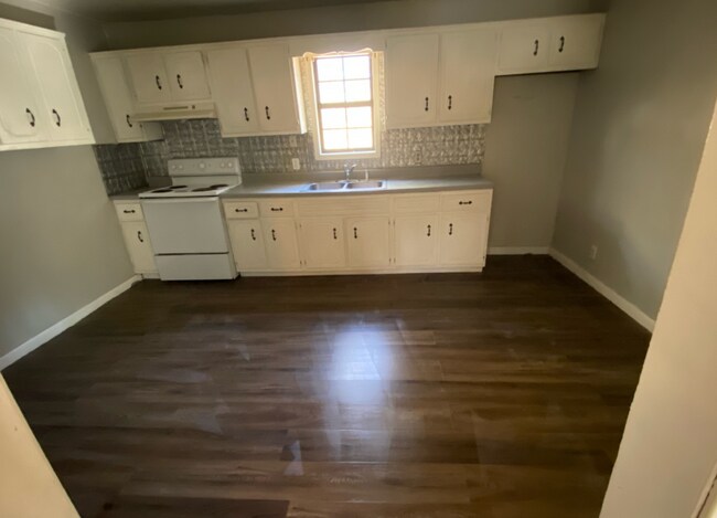 Building Photo - 3676 MS-178