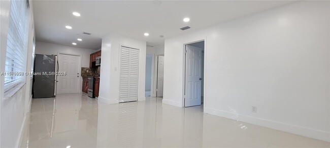 Building Photo - 831 NW 14th Way