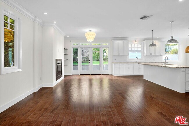 Building Photo - 8125 Colegio Dr