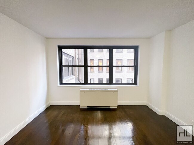 Building Photo - 5 AVENUE