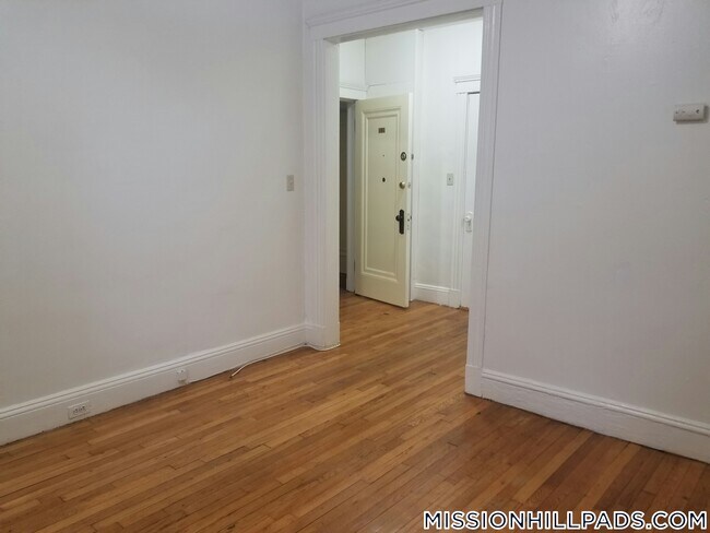 Building Photo - 49 Worthington St